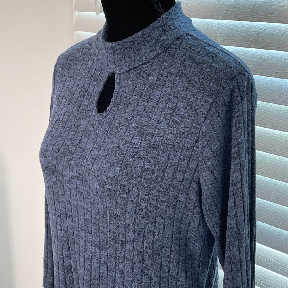 Hannah shirt ~sz M~ Super cute and comfy~ LN condition
